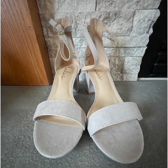 New in box lulus Harper light grey suede ankle strap heels size 8 - Picture 2 of 3